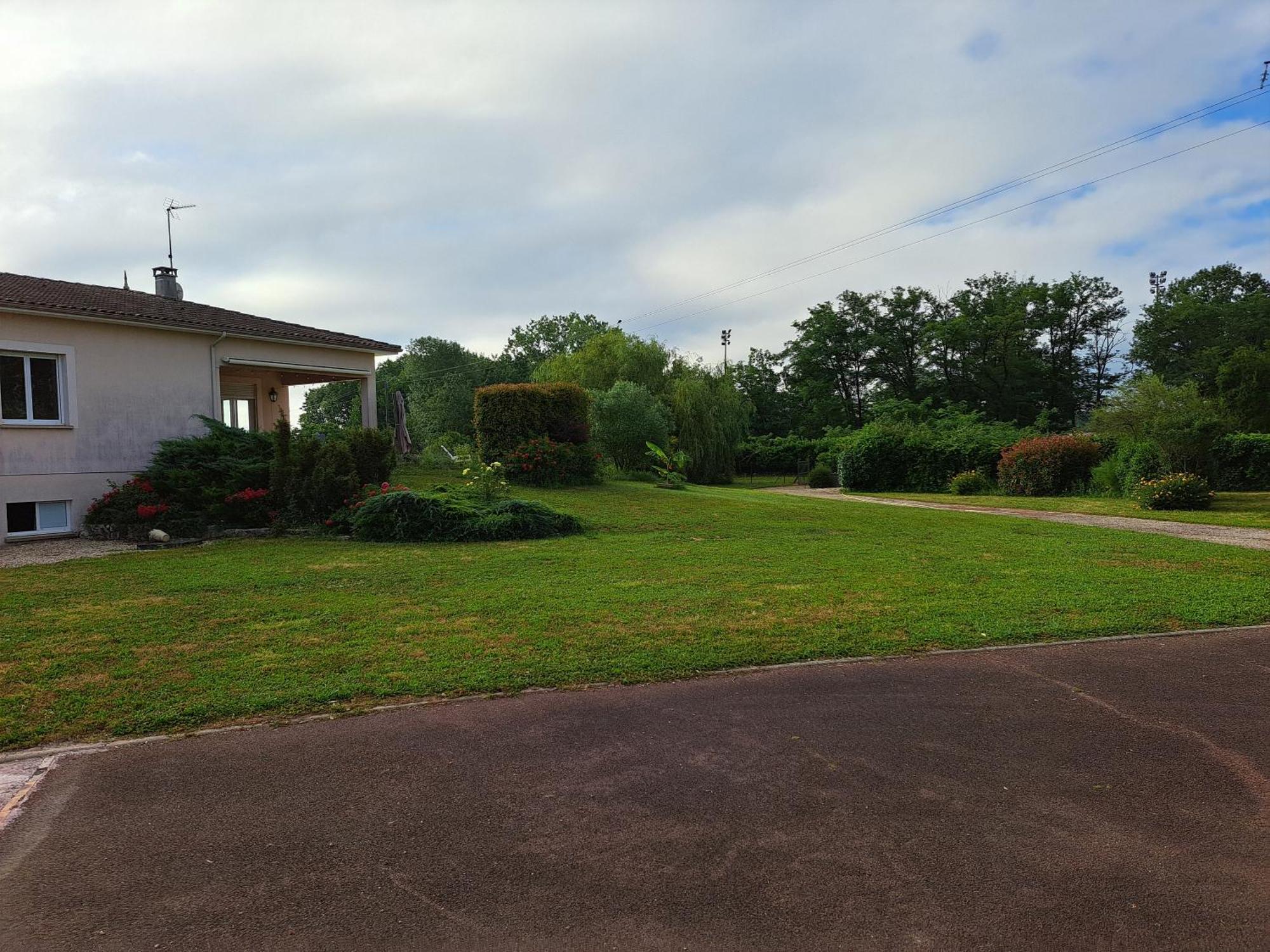 Saint-Medard-de-GuizieresA La Source别墅 外观 照片